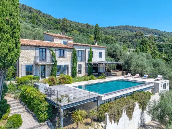 Maison 9 pièces 222 m²