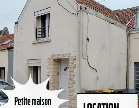 Maison rénovée,louee MEUBLÉE centre Denain,2 chs et jardinet