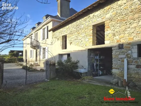 Maison 10 pièces 281 m² à vendre à Narp (64190)
