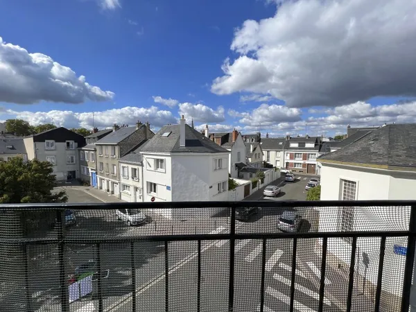 Loue appartement calme avec patio partagé