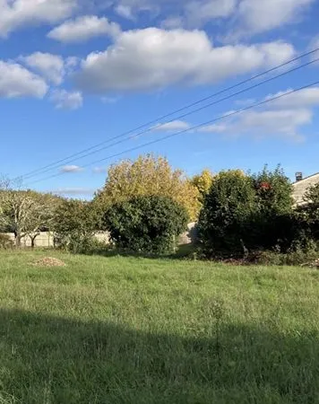 Terrain COMPS 1000 m2 + dépendance