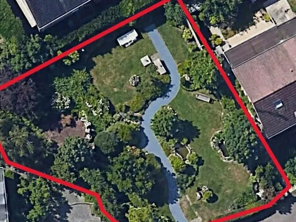 Terrain 326 m²