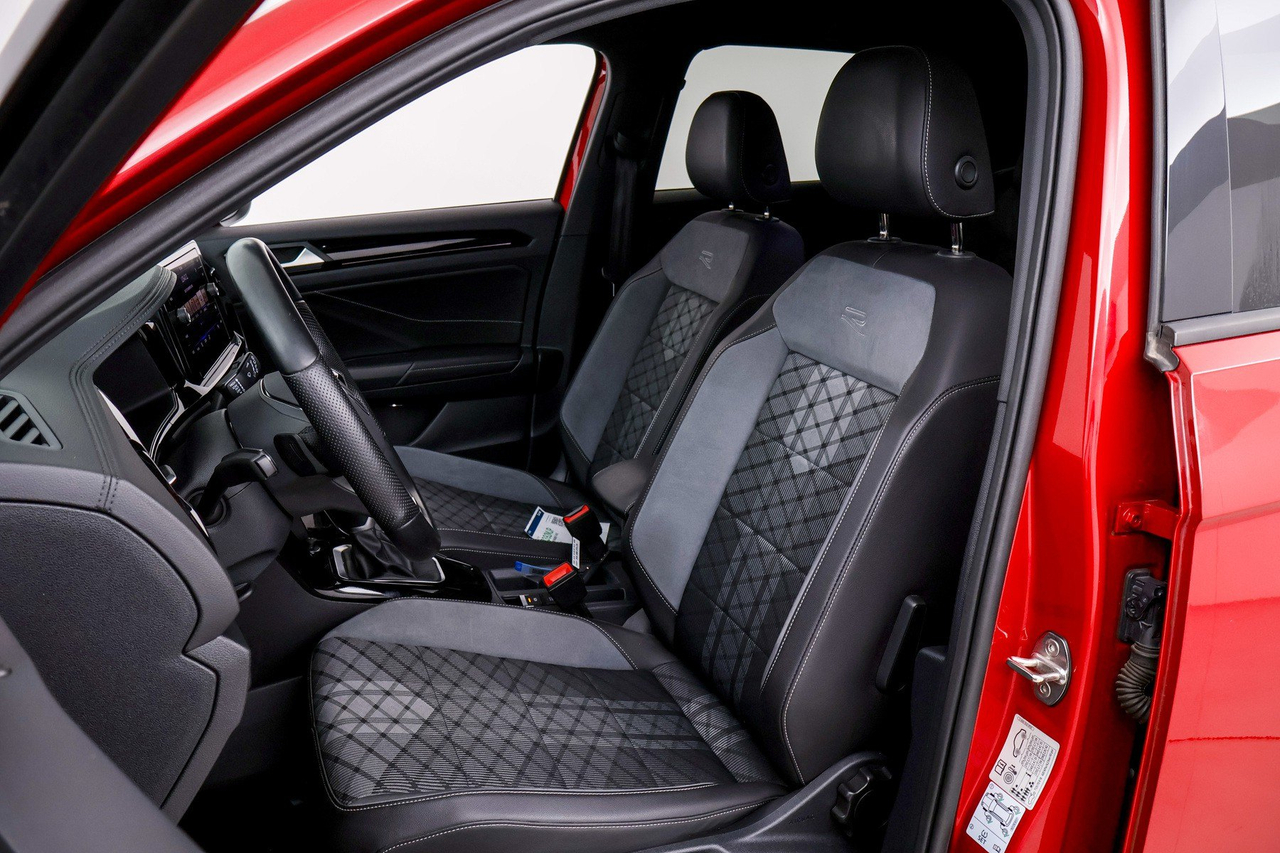 Volkswagen T-Roc — photo 12