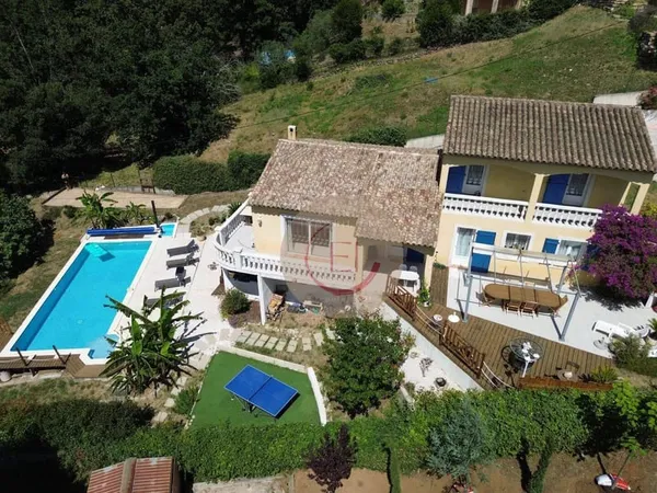 Villa 7 pièces 200 m²