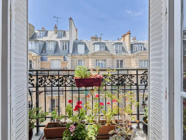 Paris VIIe - Place de Breteuil - Etage élevé ascenseur
