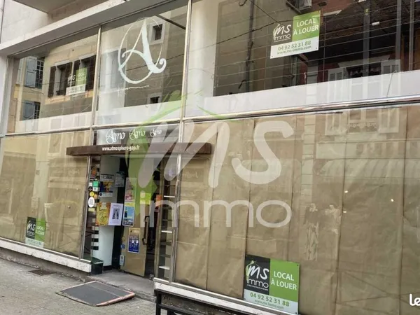 Local commercial 366 m²