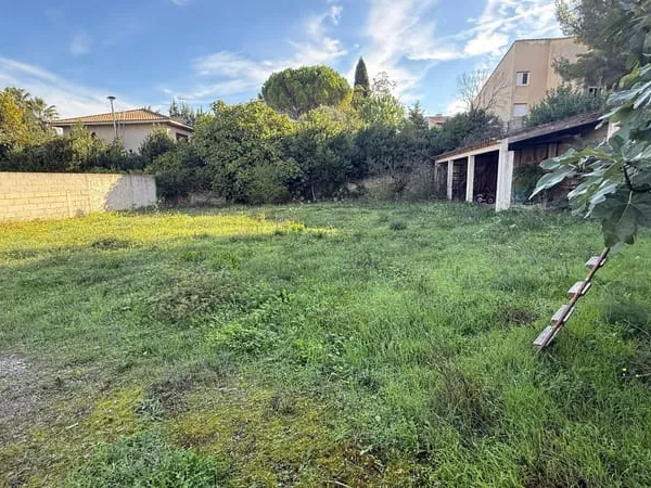 Terrain constructible de 755 m2 Donnez vie à votre projet