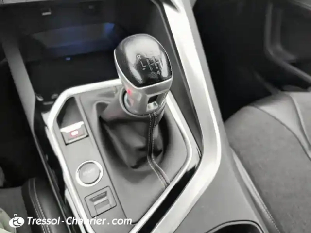 Peugeot 3008 1.2 puretech 130ch s&amp;s bvm6 gt line — photo 17