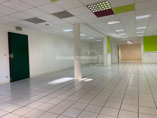 Local commercial 148 m²