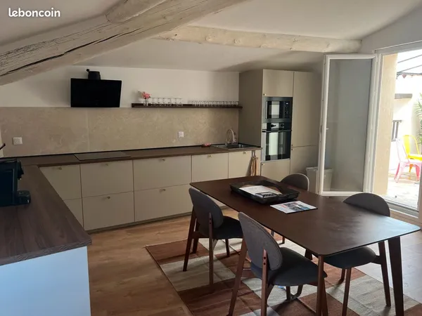 Maison de village meublée 90 m² - 3 chambres - Terrasse - Garage - Éguilles centre