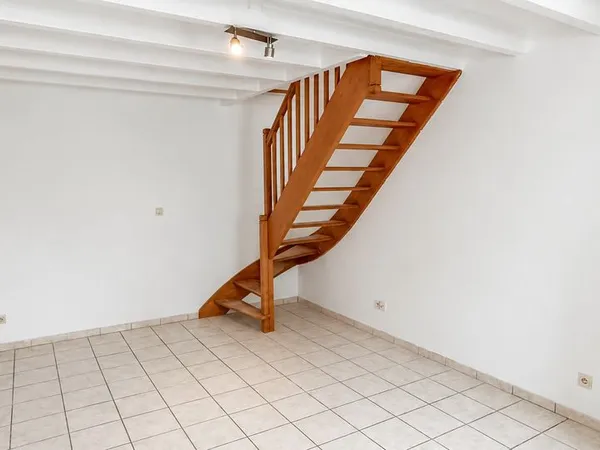 DUPLEX 37 m² NON MEUBLÉ • PARKING GRATUIT & BUS EN FACE