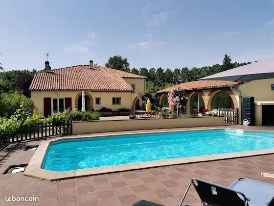 Maison avec piscine, tennis, double garage, proche Toulouse