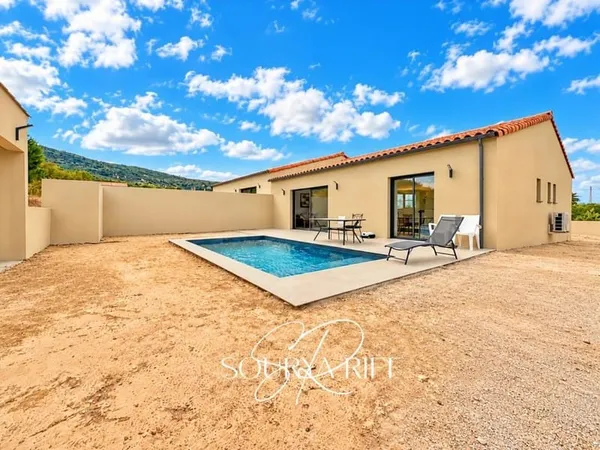 VILLA PLAIN-PIED 3 CHAMBRES AVEC PISCINE, CLIMATISATION ET GARAGE