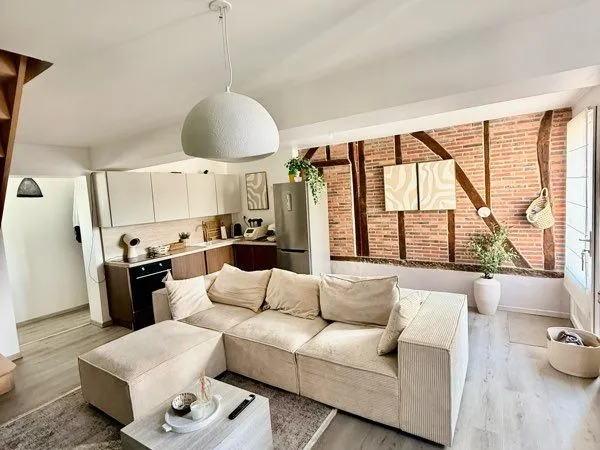 Maison rénovée 2024 - 3 chambres - terrasse 60 m² - terrain 250 m² - 3 stationnements