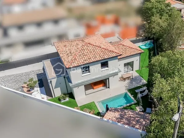 VILLA CONTEMPORAINE T5 DE 131 M² AVEC PISCINE ET GARAGE À CLERMONT-L'HÉRAULT