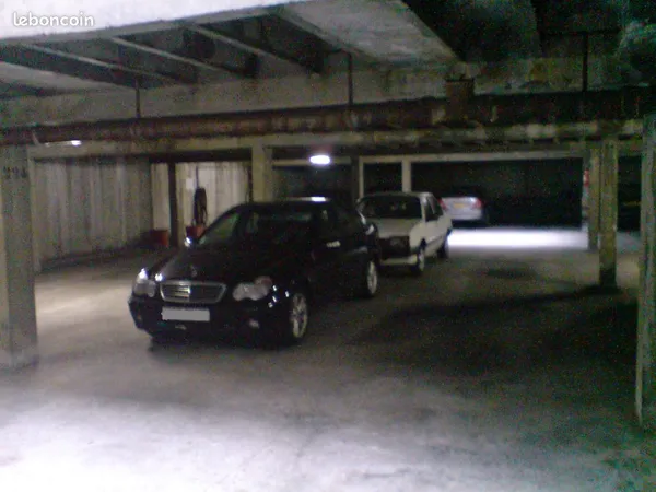 Location place de parking Les Halles avec aire lavage