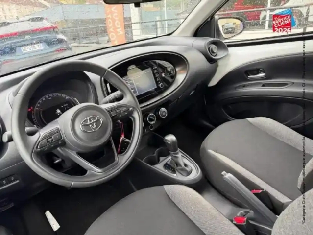 Toyota Aygo x 1.0 vvt-i 72ch dynamic s-cvt my23 — photo 15
