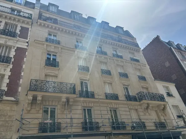 MÉTRO LAMARCK-CAULAINCOURT MONTMARTRE