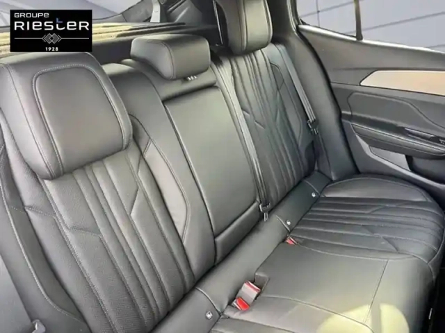 Peugeot 408 phev 225 e-eat8 — photo 13