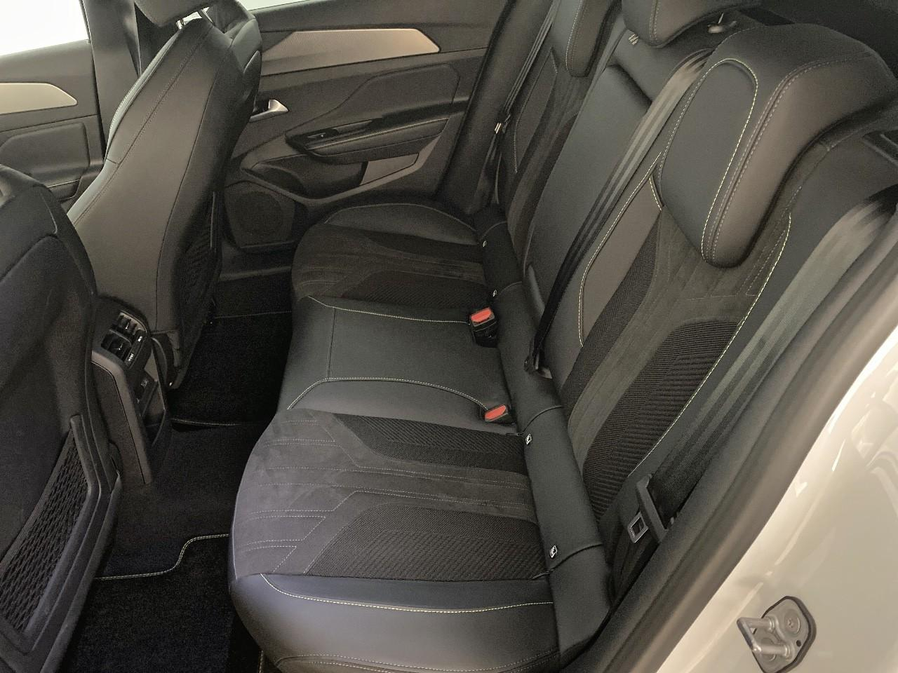 Peugeot 408 hybrid 145 e-dcs6 gt — photo 10