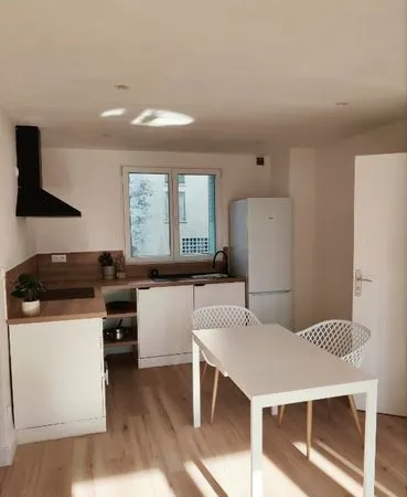 T4 meublé 65m2 rénové 3 chambre (balcon/ parking/cave) Parc des chartreux