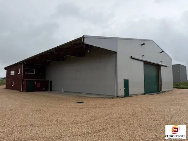 Local d'activité 825 m²
