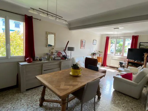 Appartement 102m (97m loi Carrez) - Jardin privatif, garage et vue sur le Pic du Midi