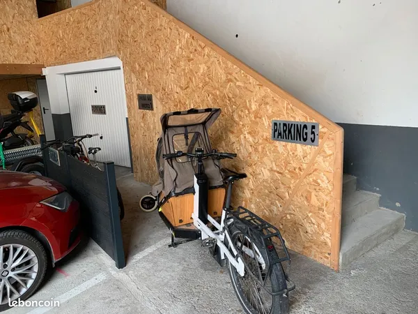 A louer emplacement stationnement moto velo scooter centre de crest