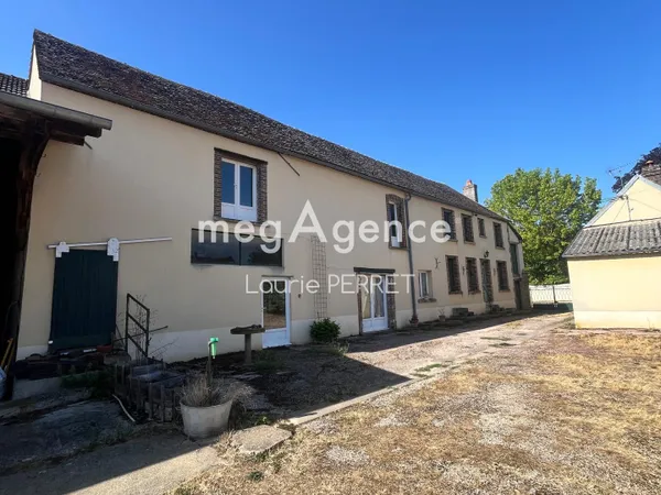 Ancien corps de ferme à fort potentiel - Cézy