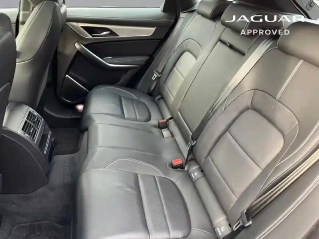 Jaguar F-Pace p400e plug-in-hybrid r-dynamic se bva8 awd — photo 14