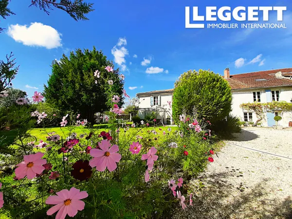 Belle propriété en pierre avec 5 chambres, 3 salles de bains et un beau jardin avec puits, et des gr