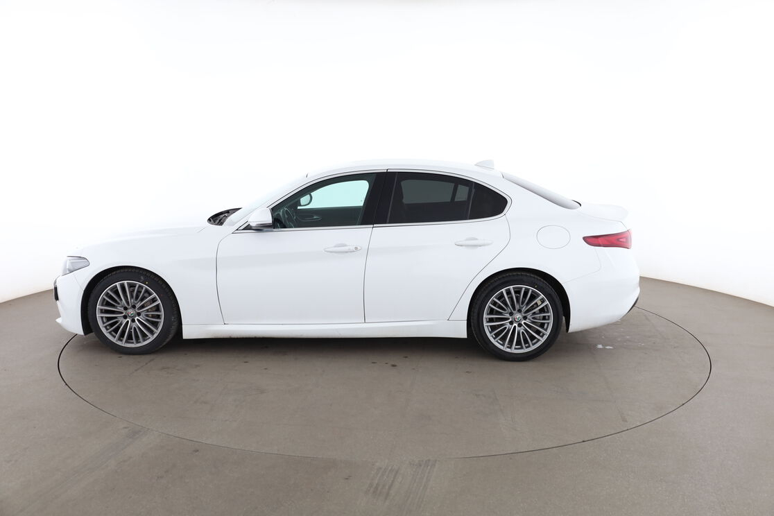 Alfa Romeo Giulia 2.2 Lusso AT8 — photo 2