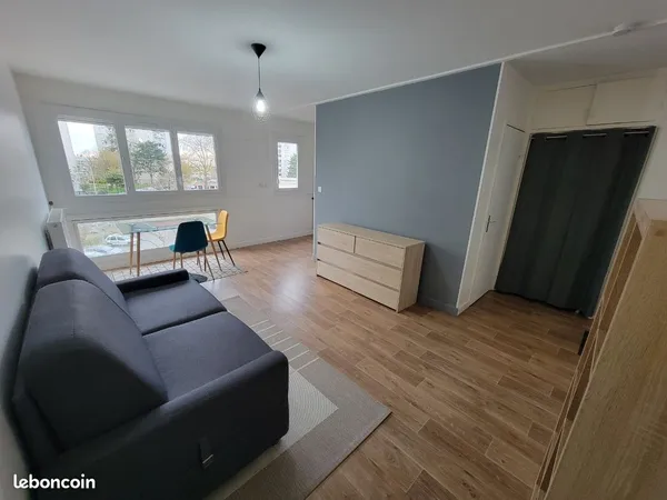 Studio meublé très lumineux