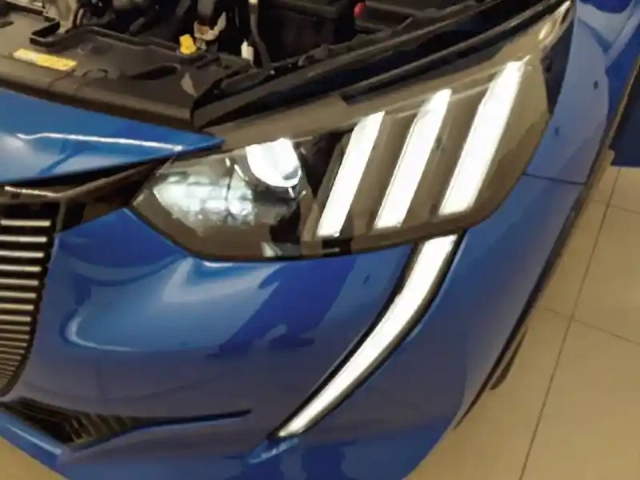 Peugeot 208 puretech 100 s&amp;s eat8 — photo 40
