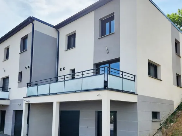 Studio 5 pièces 114 m²