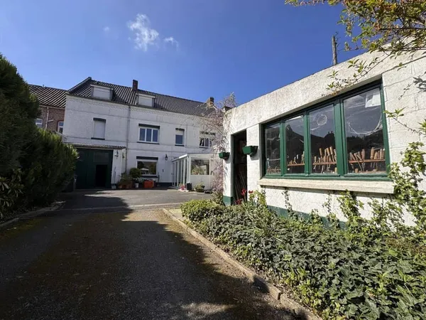 Maison 11 pièces 305 m²