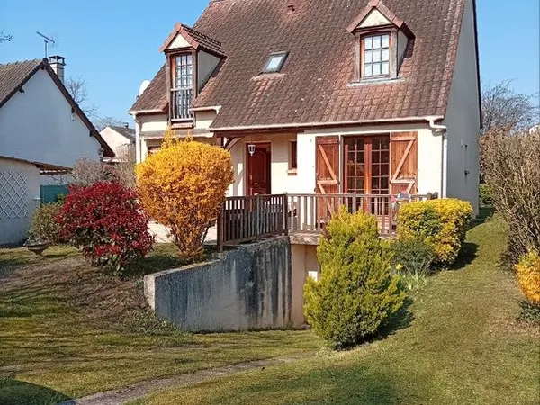 Maison avec grand jardin