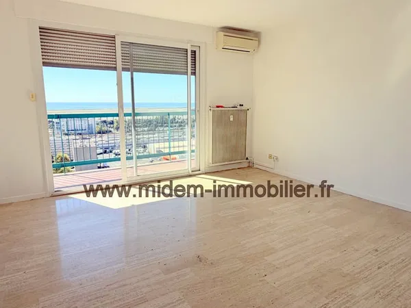 Nice Ouest, 3 P de 64 m2 + terrasse 12 m2 dernier étage vue