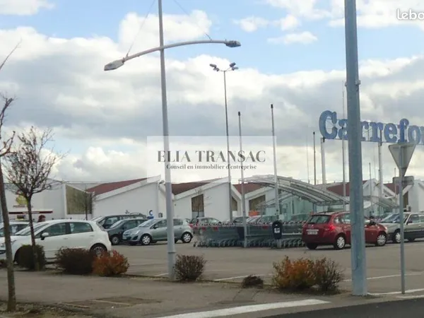 Local commercial 1 057 m²