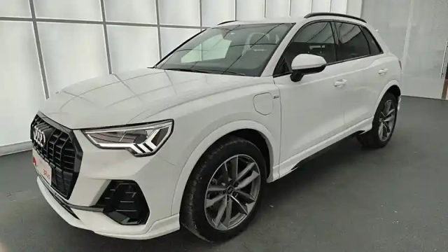 Audi Q3 45 tfsie 245 ch s tronic 6 — photo 1