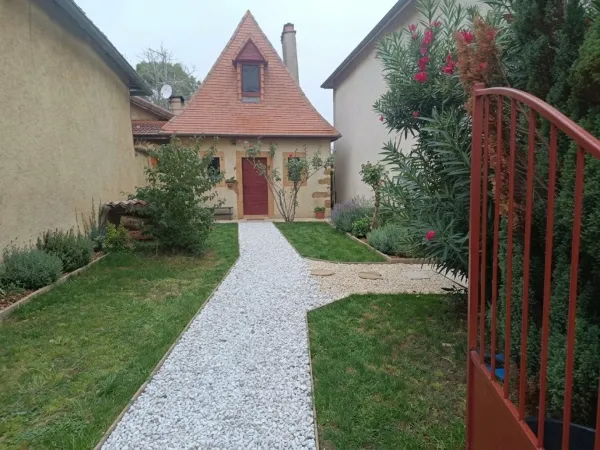 Charmante Béarnaise en pierre avec jardin - À finir de rénover