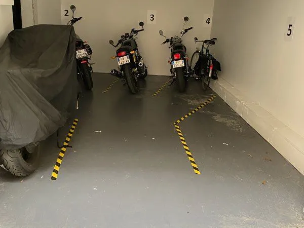 Parking moto sécurisé st André