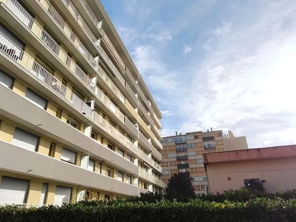 ÉCHIROLLES Magnifique T3 traversant de 78,64 m2 entièremen
