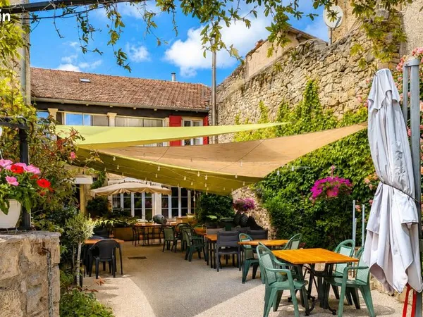 à vendre - fonds de commerce hôtel-restaurant - nant (aveyron) - 159 000