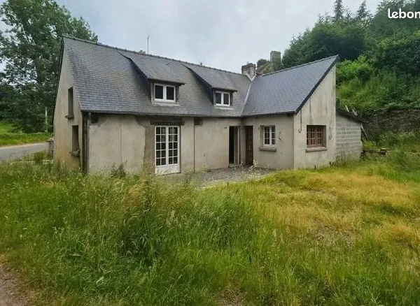 Maison 2 chambres + bureau garage terrain 1000m²