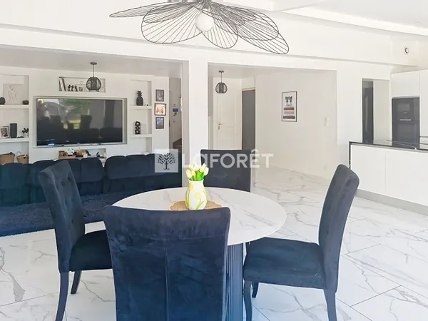 Maison 7 pièces 245 m²