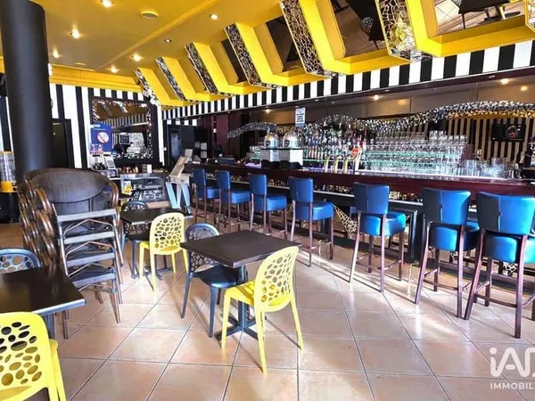 Immeuble commercial 150 m²
