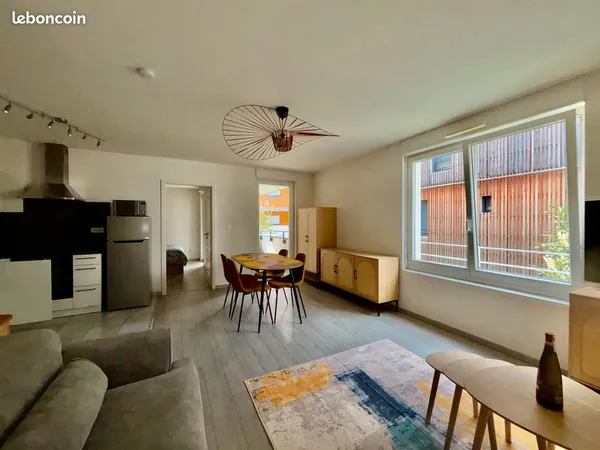 F2 meublé - logement de Standing - équipé à neuf + garage fermé + grande terrasse