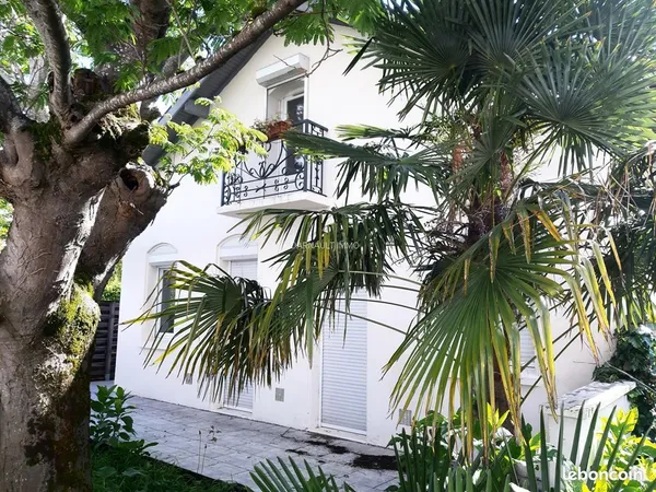 Local professionnel 8 pièces 225 m²