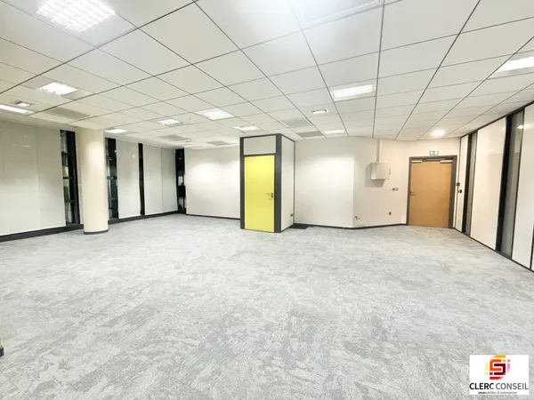 Bureau 73 m²